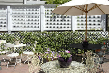 The Spring Seasons Inn Newport Exteriör bild