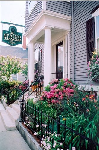 The Spring Seasons Inn Newport Exteriör bild